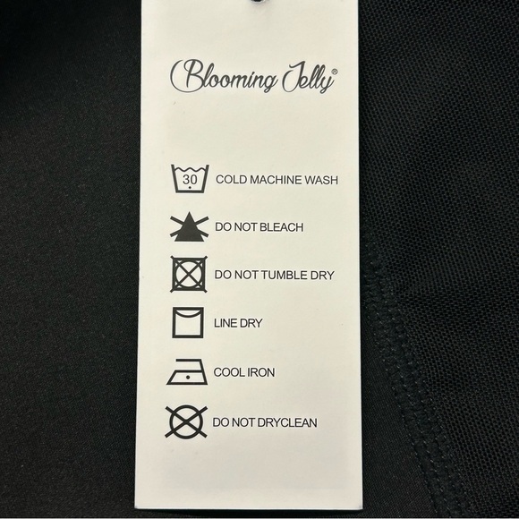 NWT Blooming Jelly Womens Athletic Shorts Sz S Pockets Stretch Biking Gym Black - Picture 14 of 14